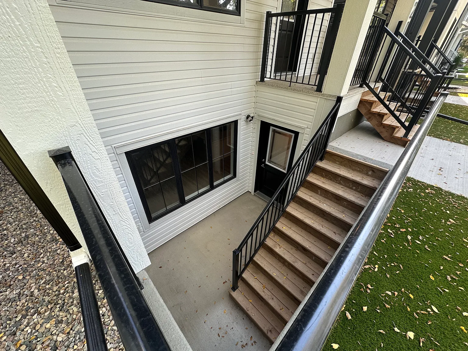 2 bed, 700 sqft, $2,200 — Photo 2