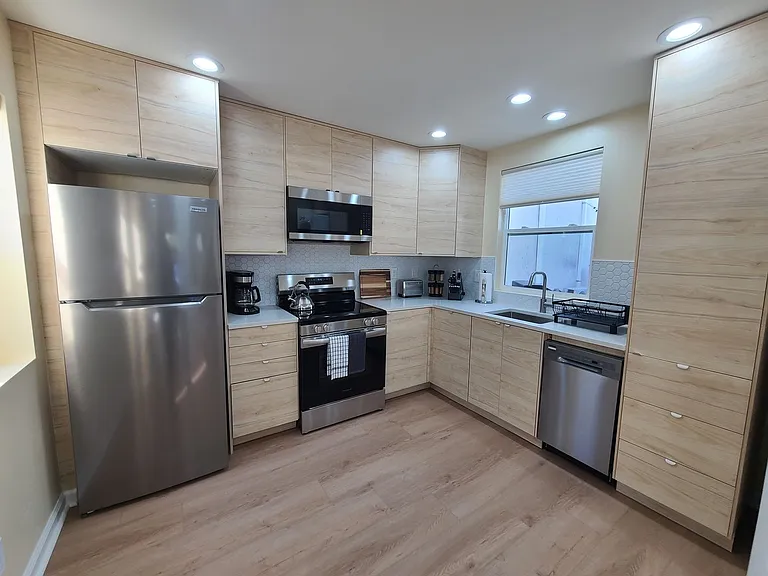 3043 Oliphant St — Photo 34