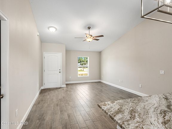 5th image of 4863 Cambridge Dr
