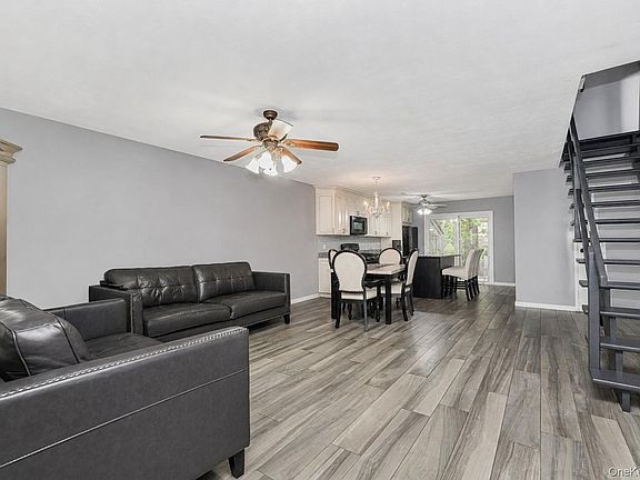 3rd image of 76 Belmar Drive W