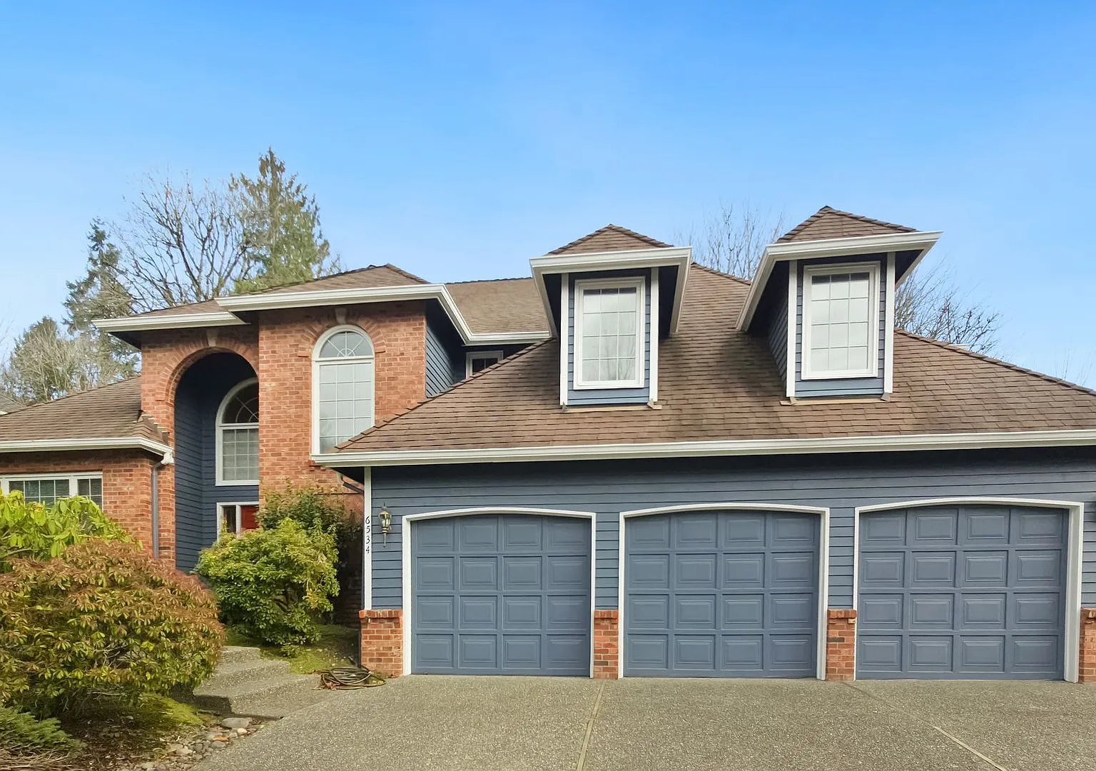 Spacious, Comfortable House in Forest Ridge Estates of Bellevue — Photo 2
