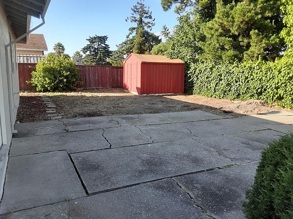 3rd image of 2753 Sargent Ave