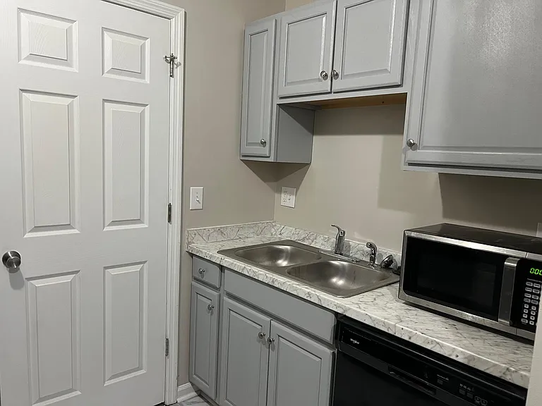 107 Chesapeake Ct — Photo 4