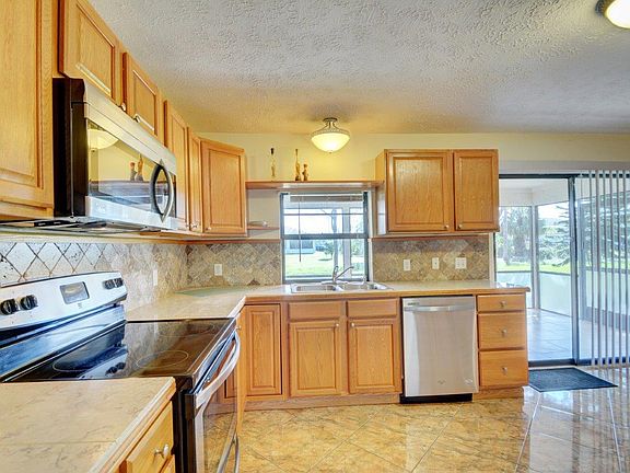 3rd image of 2109 SW Kail St