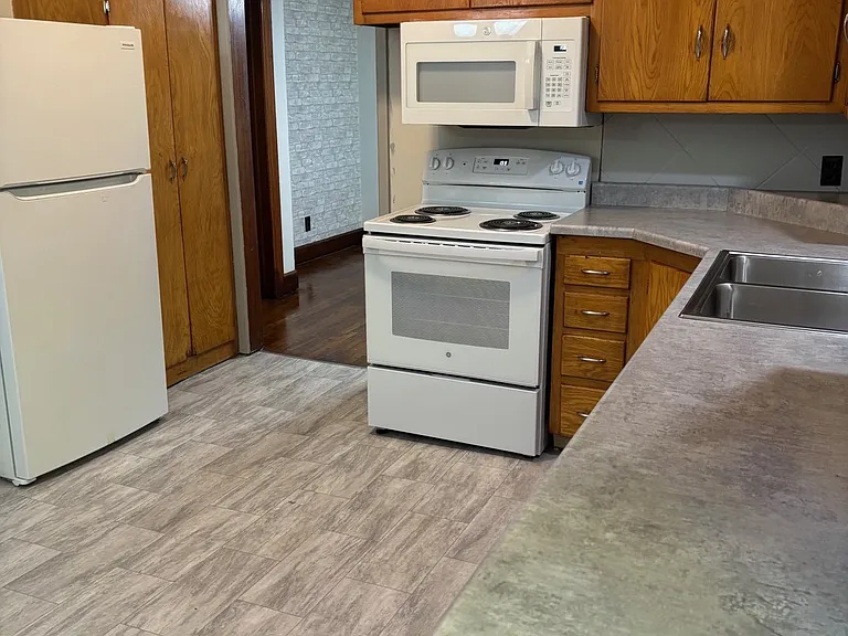 415 N Walnut St — Photo 5