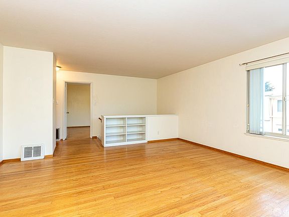 3rd image of 24 Aquavista Way