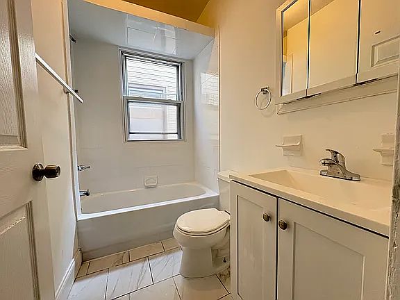 4th image of 181 Myrtle Ave #0