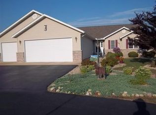 N6744 Turtle Ln, Pardeeville, WI 53954
