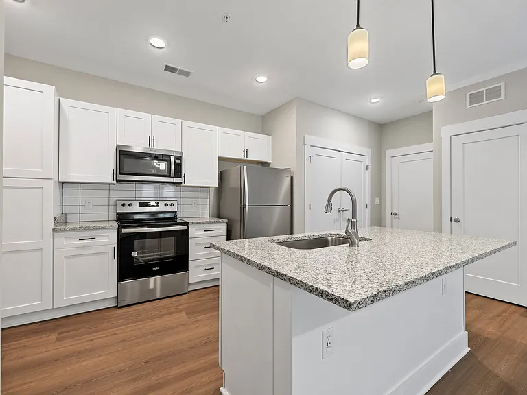 Mount Victor Olde Towne Luxury Apartments — Photo 87