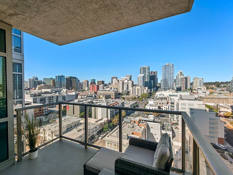 800 The Mark Ln #1502 — Photo 8