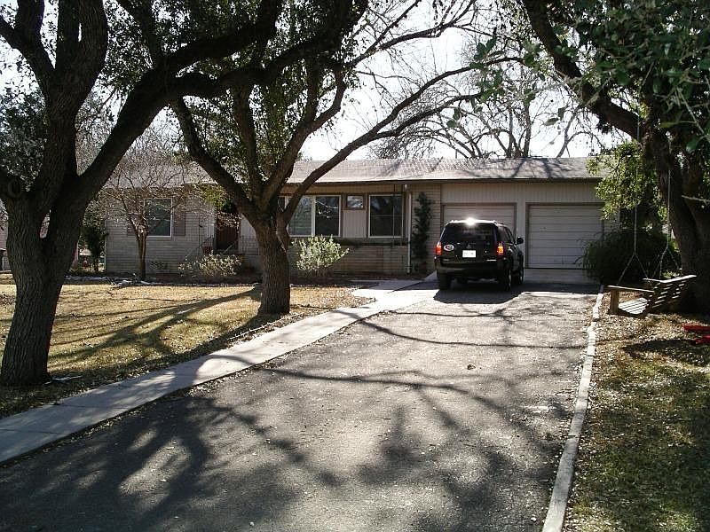 2nd image of 751 Laurel Ln