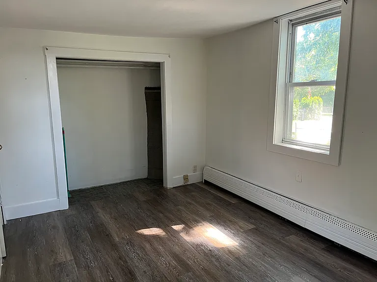 13 Albro Ave — Photo 5