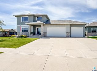 6913 E 37th St, Sioux Falls, SD 57110