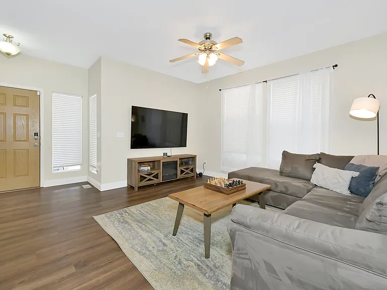 7843 Sandy Springs Point — Photo 10