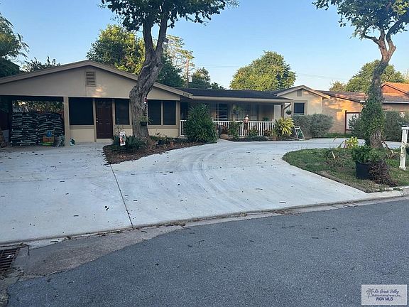 3rd image of 1105 Parkwood Pl