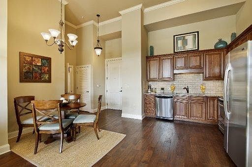 4th image of 445 W Blount Ave APT 207