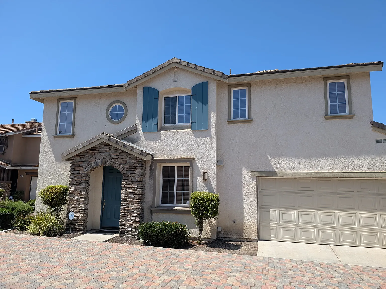 3 bed, 2.5 bath, 1310 sqft, $3,200 — Photo 1