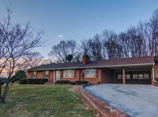 225 Cameron Dr, Vinton, VA 24179