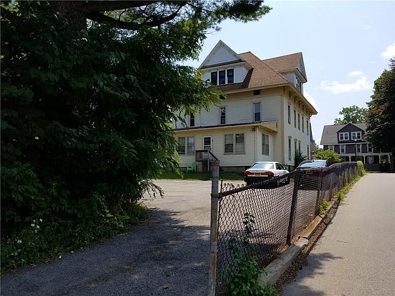 5th image of 19 Pleasant St