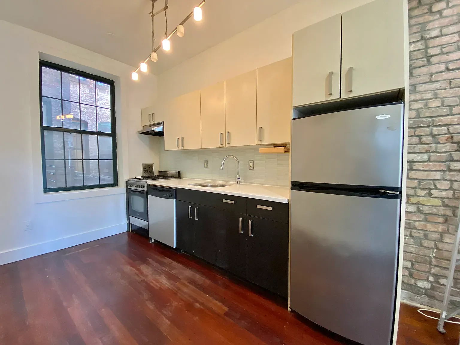 1011 Pacific Street — Photo 3