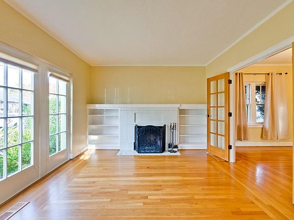 3rd image of 1016 Ramona Ave