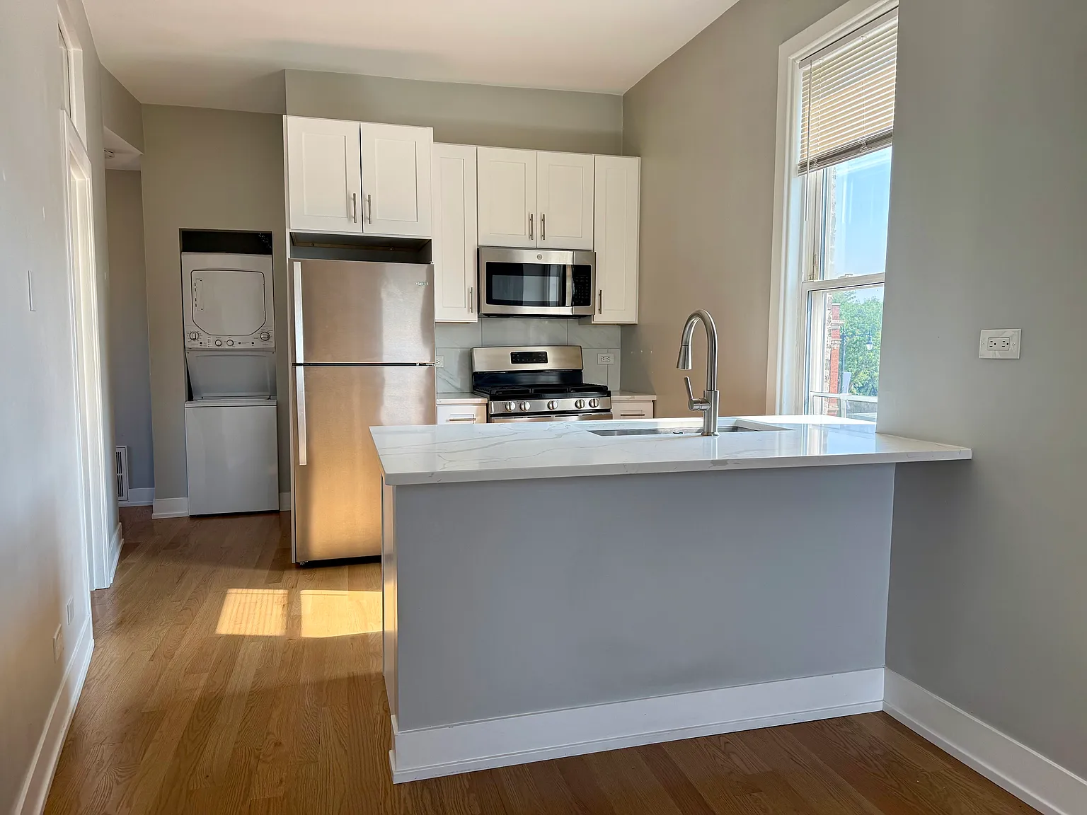 2 bed, 700 sqft, $2,195 — Photo 2