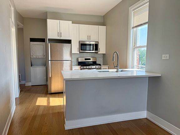 3rd image of 2545 W North Ave APT 3R