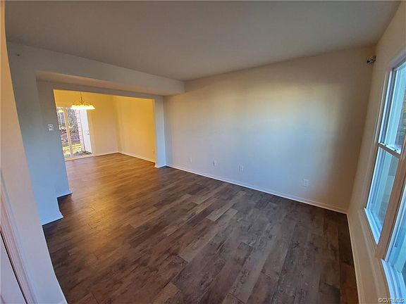 2nd image of 15243 Broadwater Cir