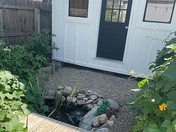 3rd image of 121 E Park St