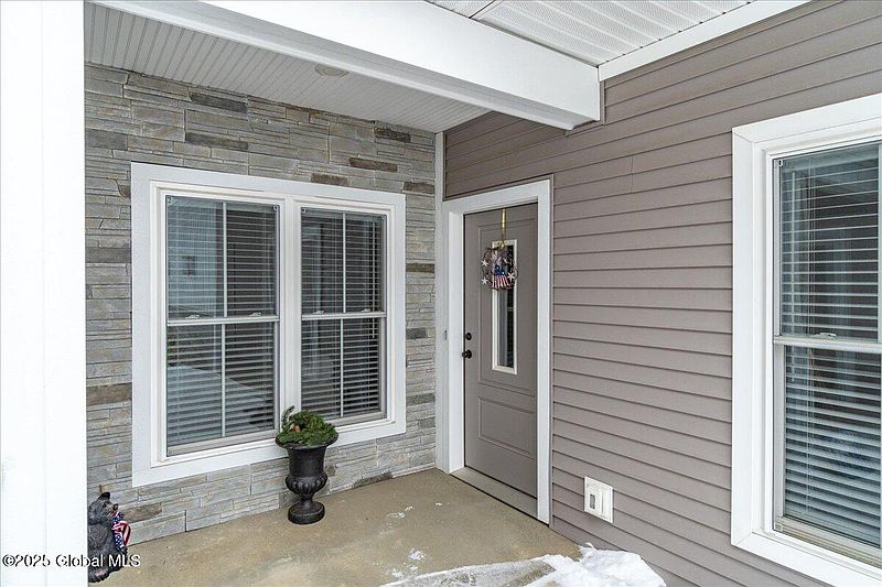 2nd image of 27 Wardley Circle