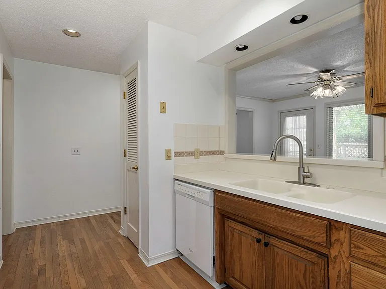 4035 S Parkcrest Ave — Photo 23