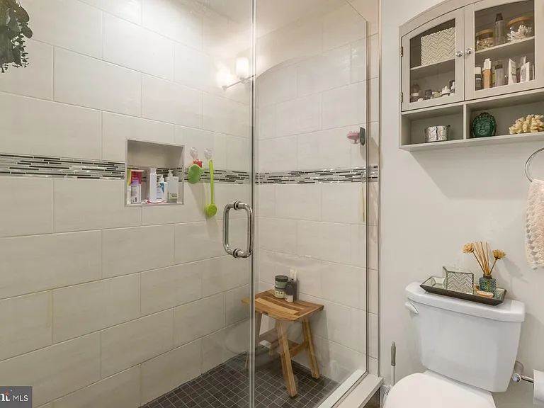 1909 E Hagert St #1 — Photo 27