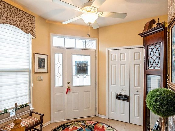 4th image of 9940 Oakwood Ct