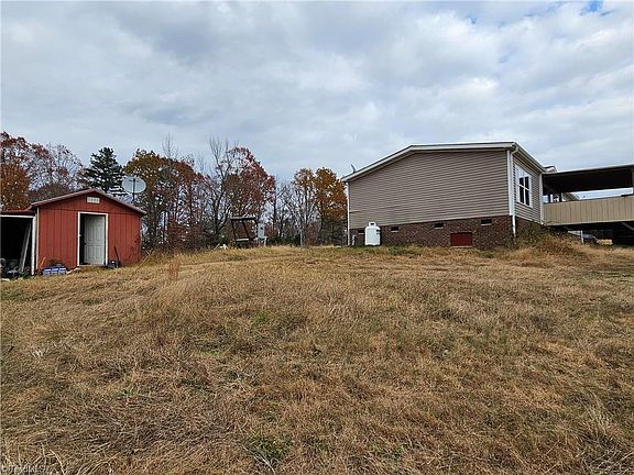 3rd image of 839 Blackwell Rd