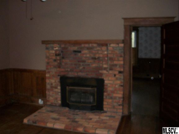 5th image of 1705 9th Ave NE