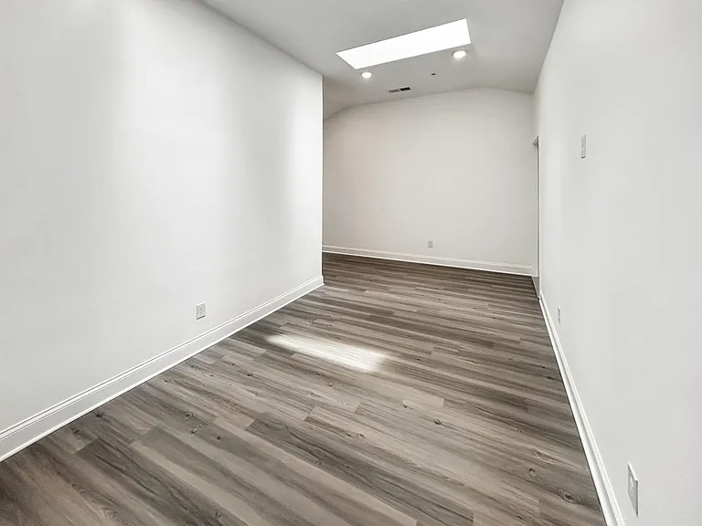 403 Burgundy Way — Photo 32