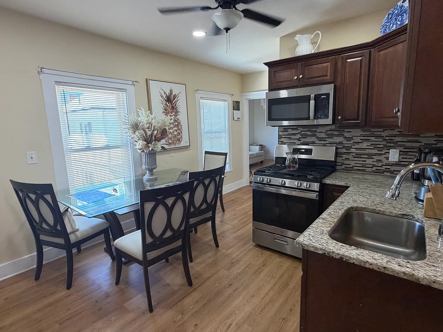 3 bed, 9999 sqft, $2,700 — Photo 1