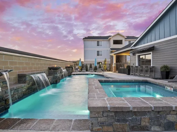 The Summit Apartments