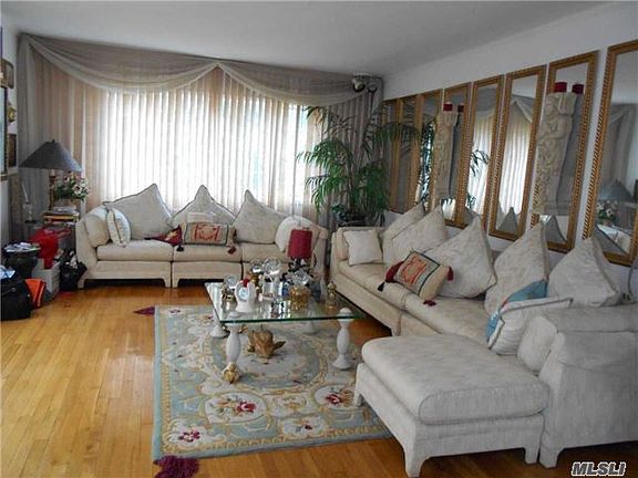 3rd image of 360 W Cortland Ave