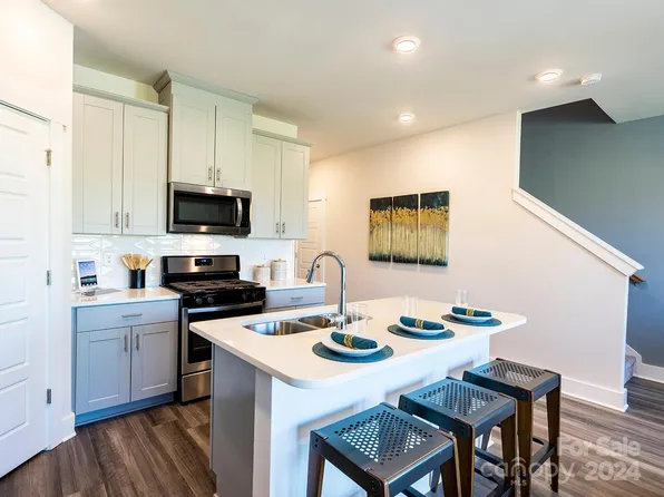 2224 Belterra Dr, Charlotte, NC 28216