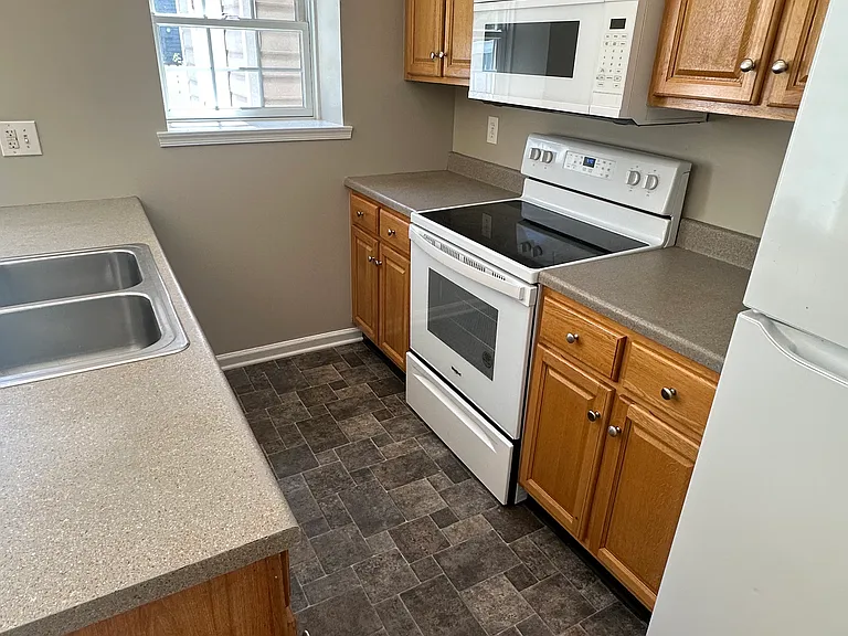 1057 Alexander Hamilton Ln — Photo 5