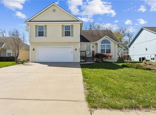 2041 SW Post Oak Rd, Lees Summit, MO 64082