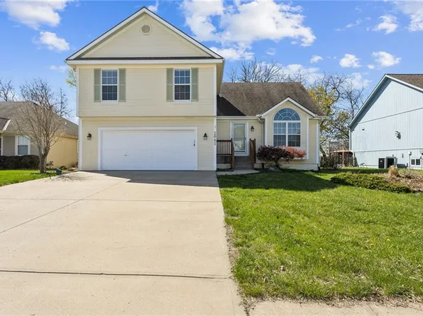 2041 SW Post Oak Rd, Lees Summit, MO 64082