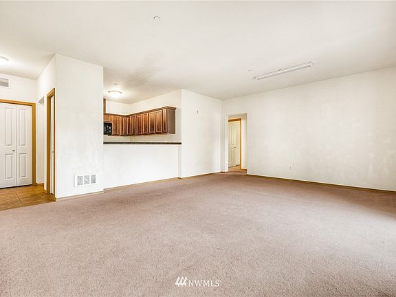 4th image of 1731 10th Avenue NE #114