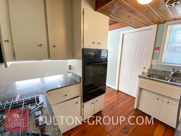 906 Maybelle St NE — Photo 8