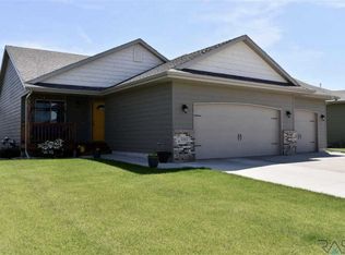2512 S Kierra Ct, Sioux Falls, SD 57106