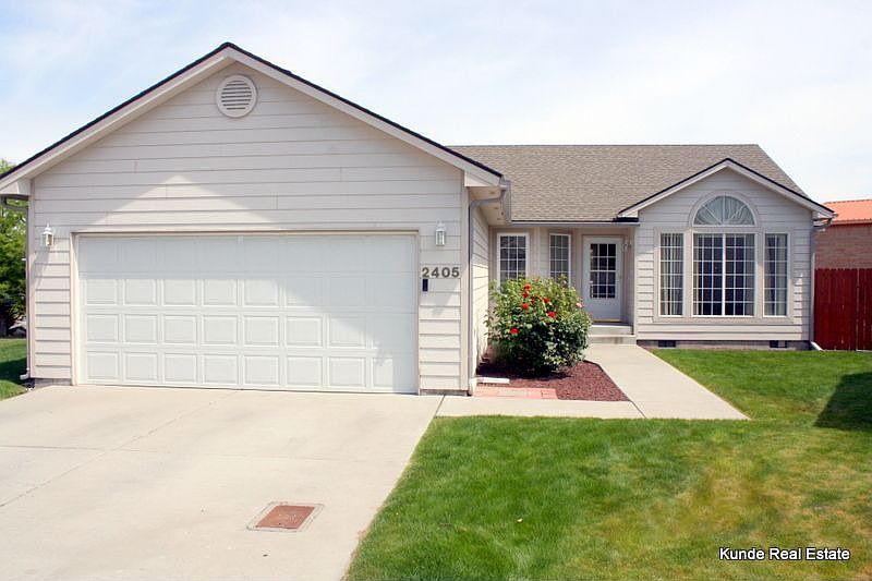 2405 S Arthur Ct