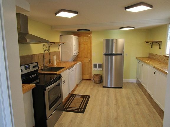5th image of 1023 Front St