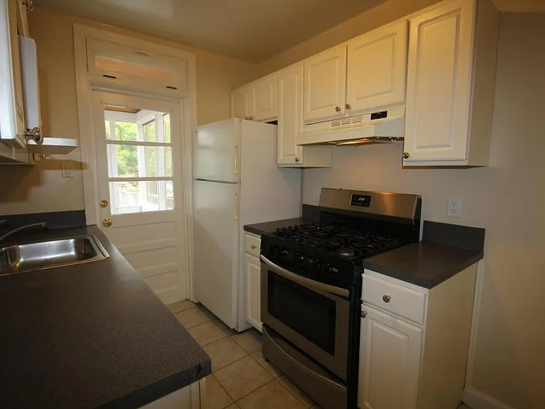 712 N Oakland St — Photo 8