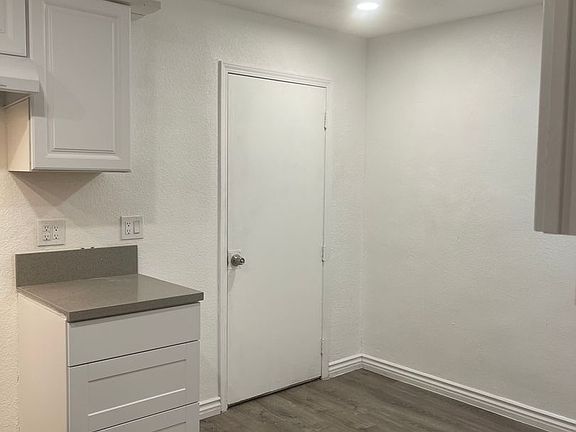 3rd image of 688 W 20th St
